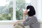 携帯電話をかける女性 イメージ