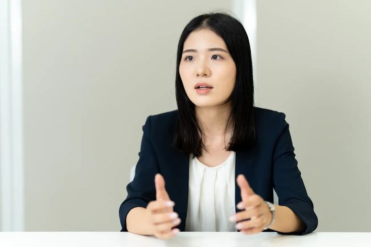 上杉麻記子氏