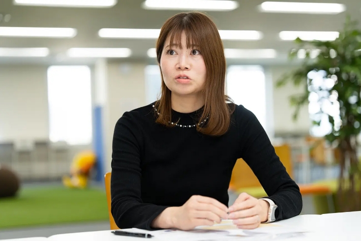 川村真佑美氏