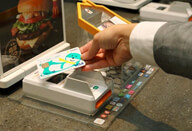 【NFC対応のクレジットカード　利用イメージ】