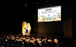 ホークスジュニアアカデミーの子どもたちへ金融経済教育を実施