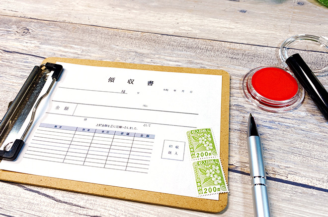 領収書に印鑑は必要？押印の意味や電子化するメリットについても解説
