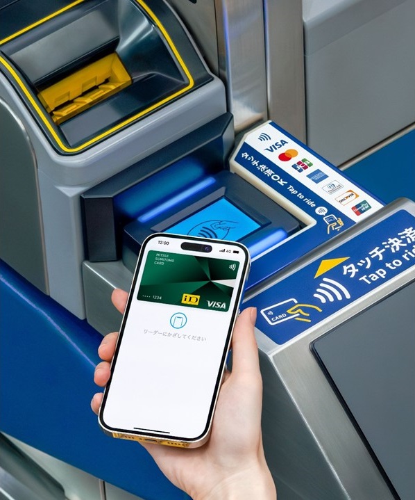 クレジットカードを専用の改札でタッチ！