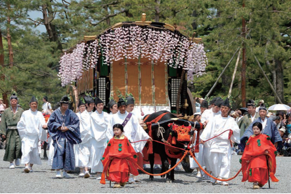 夏の美味（鮎料理・朝がゆ・貴船川床料理）とトロッコ列車・青もみじで涼を体感する2日間