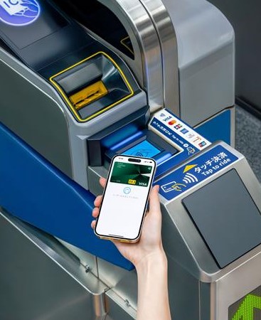 クレジットカードを専用の改札・端末にタッチ！（バス） イメージ