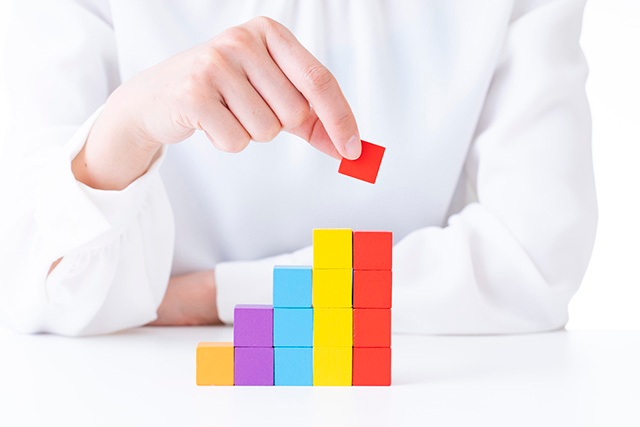 投信積立は投資初心者にもおすすめの積立投資！ドル・コスト平均法や複利効果もわかりやすく解説