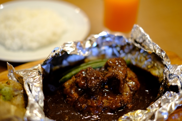 「濃厚ビーフシチューの包み焼きハンバーグ」