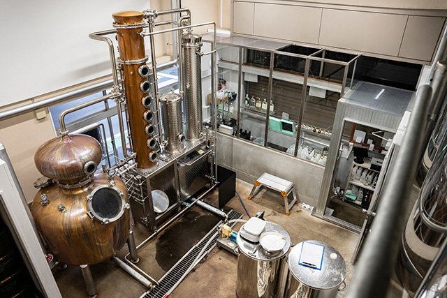 エシカル・ジンの香り付けなどを行う蒸留施設