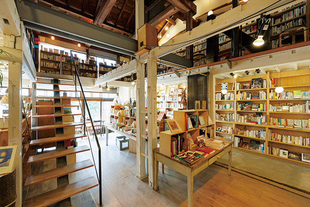 ブックカフェ「NABO」