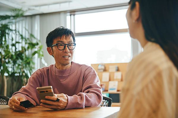 顔認証・指紋認証があるから、物理カードより安心かも