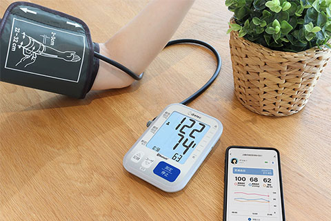 Dretec 上腕式血圧計「ドクタースキャンコネクト」BM-501GY(収納用袋付) イメージ