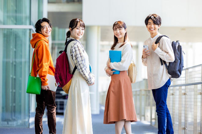 学生が持てるクレジットカードの枚数は?2枚目に持つカードの選び方とおすすめカードもご紹介|クレジットカードの三井住友VISAカード
