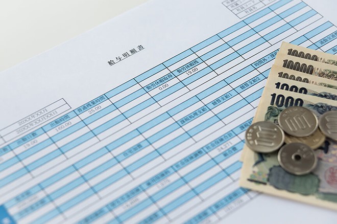 新卒の初任給の平均は?基本給や額面、手取り給与の違いを含めて解説|クレジットカードの三井住友VISAカード