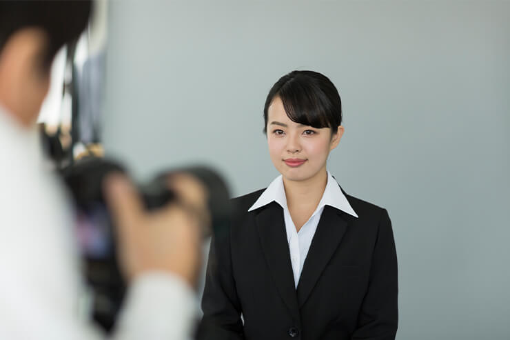 パスポート用写真の規格・サイズとは？服装など撮影時の注意点を紹介