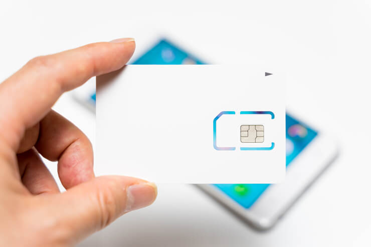 海外旅行でSIMカードを使って通信料を安くする方法