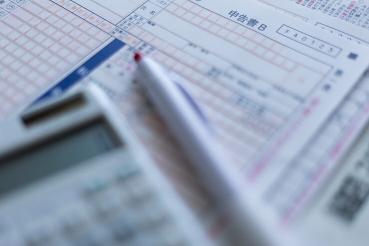 青色申告には税制メリットあり!申請の流れや必要な帳簿について解説