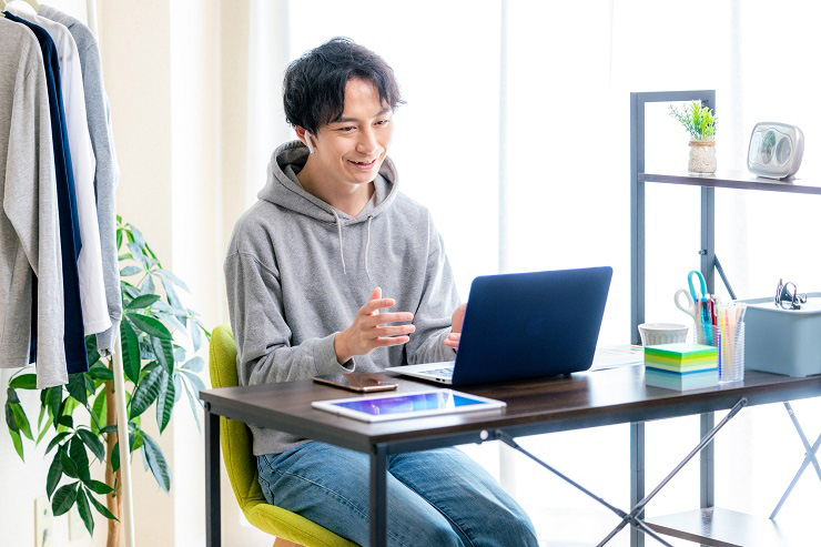 法人カードの導入で紙の請求処理から解放!経理・財務もテレワークができる会社へ