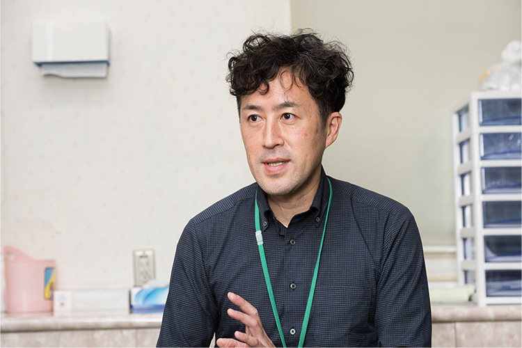 受付から案内、会計まで受付スタッフ1人で行う環境で、煩雑な決済端末操作が負担だった イメージ