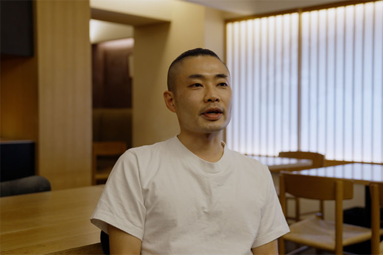 お客様の多様なキャッシュレス決済のニーズに1台で対応!スタッフの心にもゆとりが生まれた
