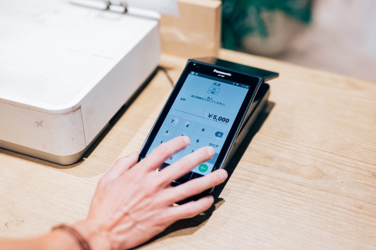 通信・接続のエラーを一掃!多様な決済もstera pack1台で完結できて会計効率アップ