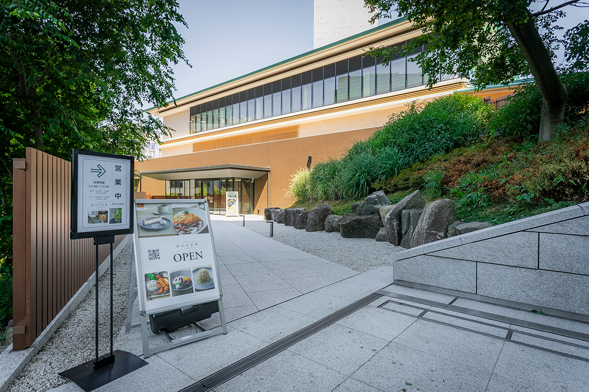 東京永田町の日枝神社の境内に佇むカフェレストラン。和の心を大切にしたおもてなしでお客様を笑顔に