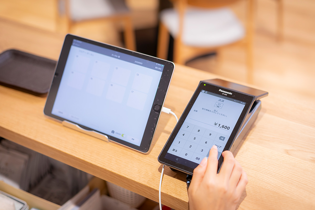 スムーズな操作性で研修時間を短縮！POSレジとのデータ連携でレジ締め業務の効率化も実現