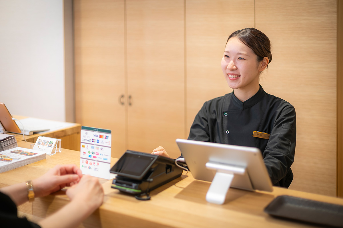 スムーズな操作性で研修時間を短縮！POSレジとのデータ連携でレジ締め業務の効率化も実現