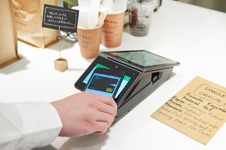 スマホ決済を導入する方法は?導入費用や手数料を解説