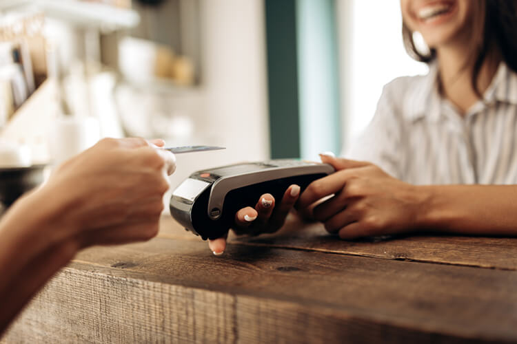 現金お断り?完全キャッシュレス店舗の勝機とは