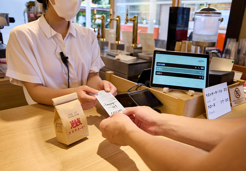 変革(2) スタッフのオペレーションコストと、DMやチラシなどの経費削減 レシートとディスプレイで決済時コミュニケーションをDX