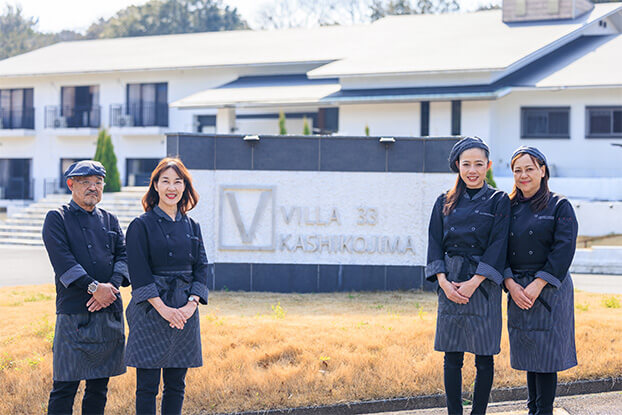 ゆったりくつろげる別荘のようなホテルで、店舗内のDX化による