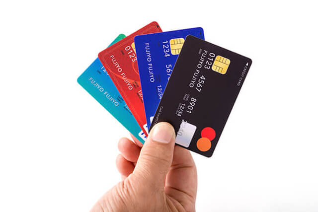 クレジットカードは2枚持ちがお得？複数枚持ちのメリットと注意点