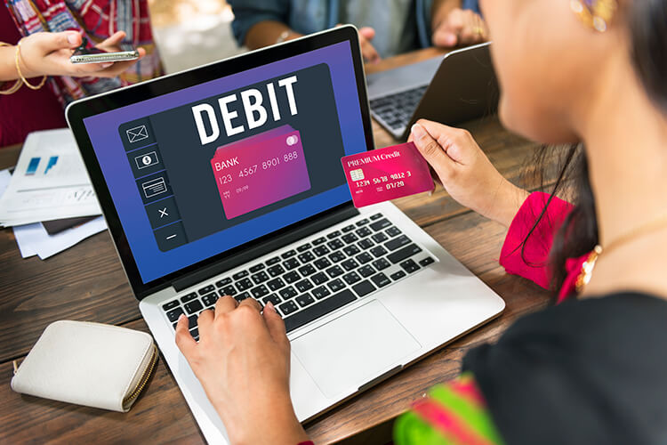 デビットカードのメリットとデメリットとは?現金よりも安心なキャッシュレス決済って本当?