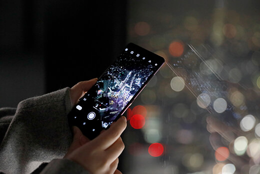 撮影テクニック01:ガラスにスマホの一部をくっつける