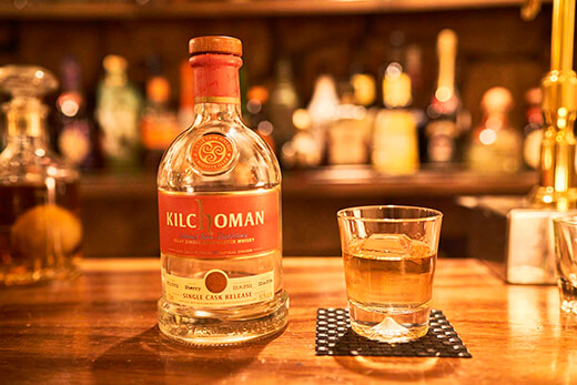 KILCHOMAN(キルホーマン)というウイスキーをロックで