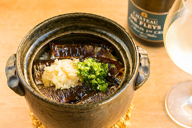 秋の味覚が凝縮!土鍋でふっくら「秋刀魚と生姜の炊き込みご飯」広尾 小野木