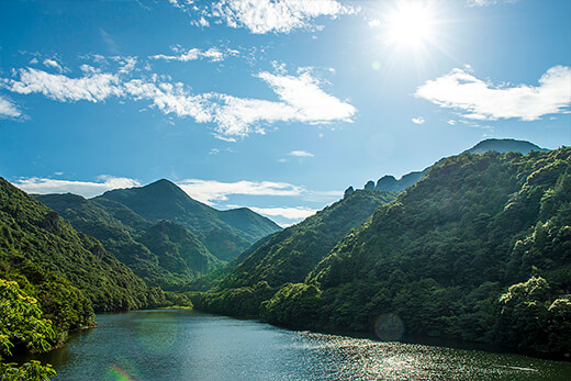 黒髪山と竜門ダム