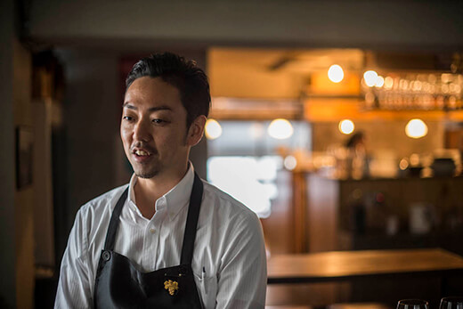 ソムリエ兼店長の室谷さん