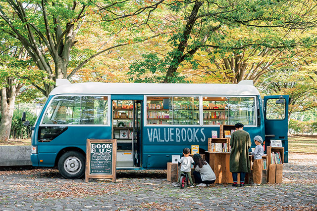 移動式書店「ブックバス」は、中古バス購入のためクラウドファンディングで資金を集めて実現