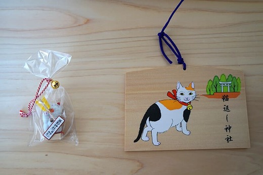 猫守りと絵馬