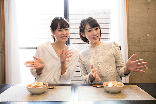 試食をはじめる京極さんと京極さんと河瀬さん