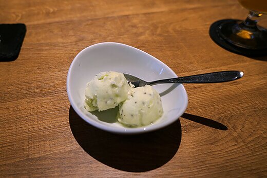 甘酸っぱさが癖になる季節限定「キウイアイス」