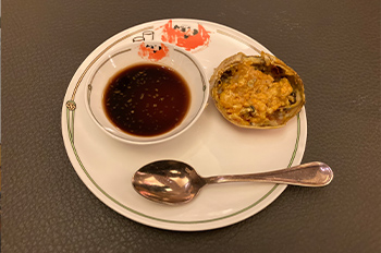 サントリーワールドウイスキー碧とあわせるのは上海蟹の姿蒸し。ここに来たら食べずして帰れません！ イメージ