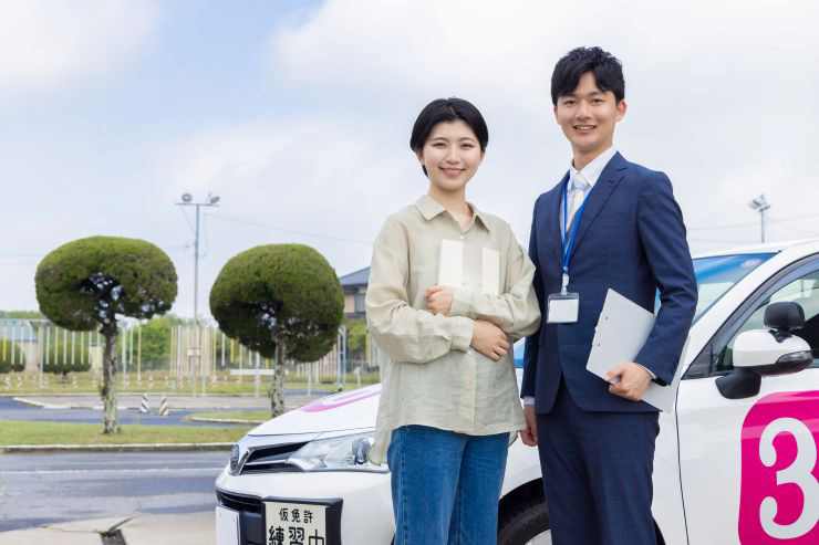 車の免許費用を分割払いにするには？自動車教習所の料金の目安、安く抑える方法も紹介