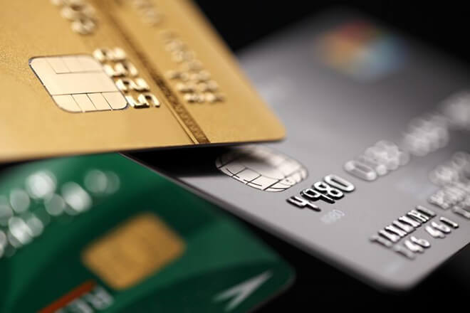 節約に役立つクレジットカードの使い方。カードと現金どっちがお得？