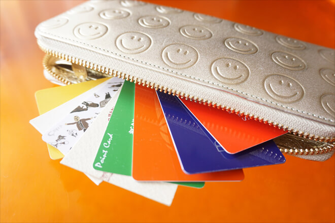 キャッシュカードとクレジットカードの違いとは？ATM手数料を無料にする方法も紹介