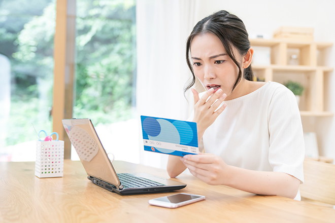 クレジットカード引き落としで口座残高不足に！対処法と予防策を解説