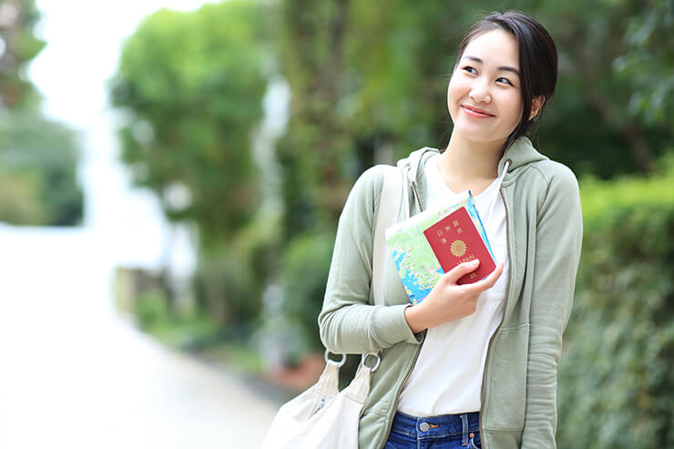 学生が海外旅行へ行く際にクレジットカードが必要な理由とは？